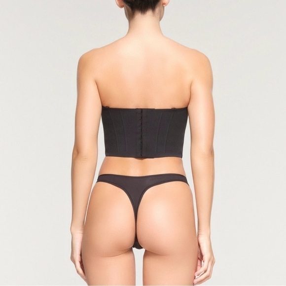 SKIMS Bonded Crop Corset in Onyx - Picture 7 of 7